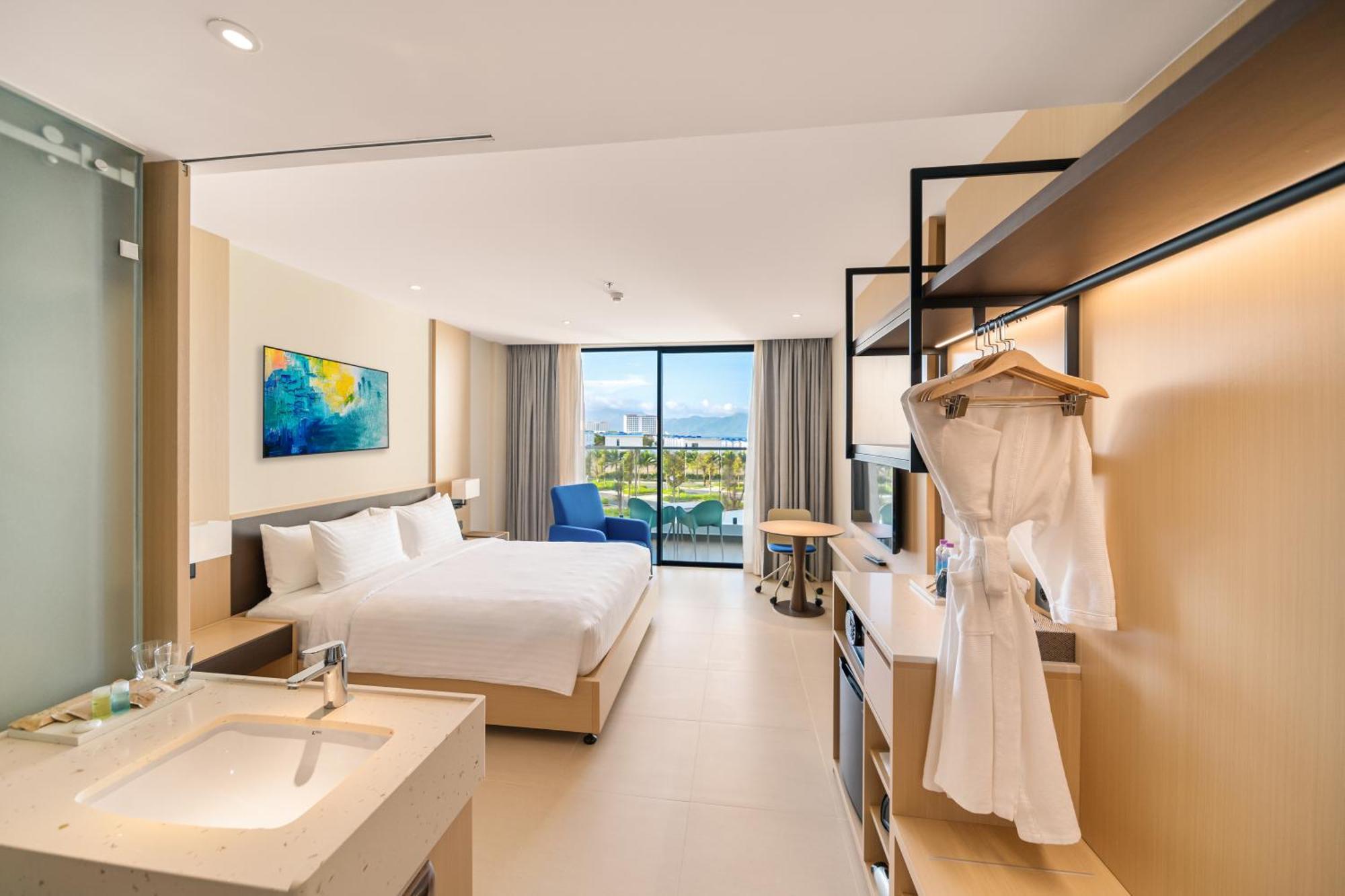 The Empyrean Cam Ranh Beach Resort Екстериор снимка